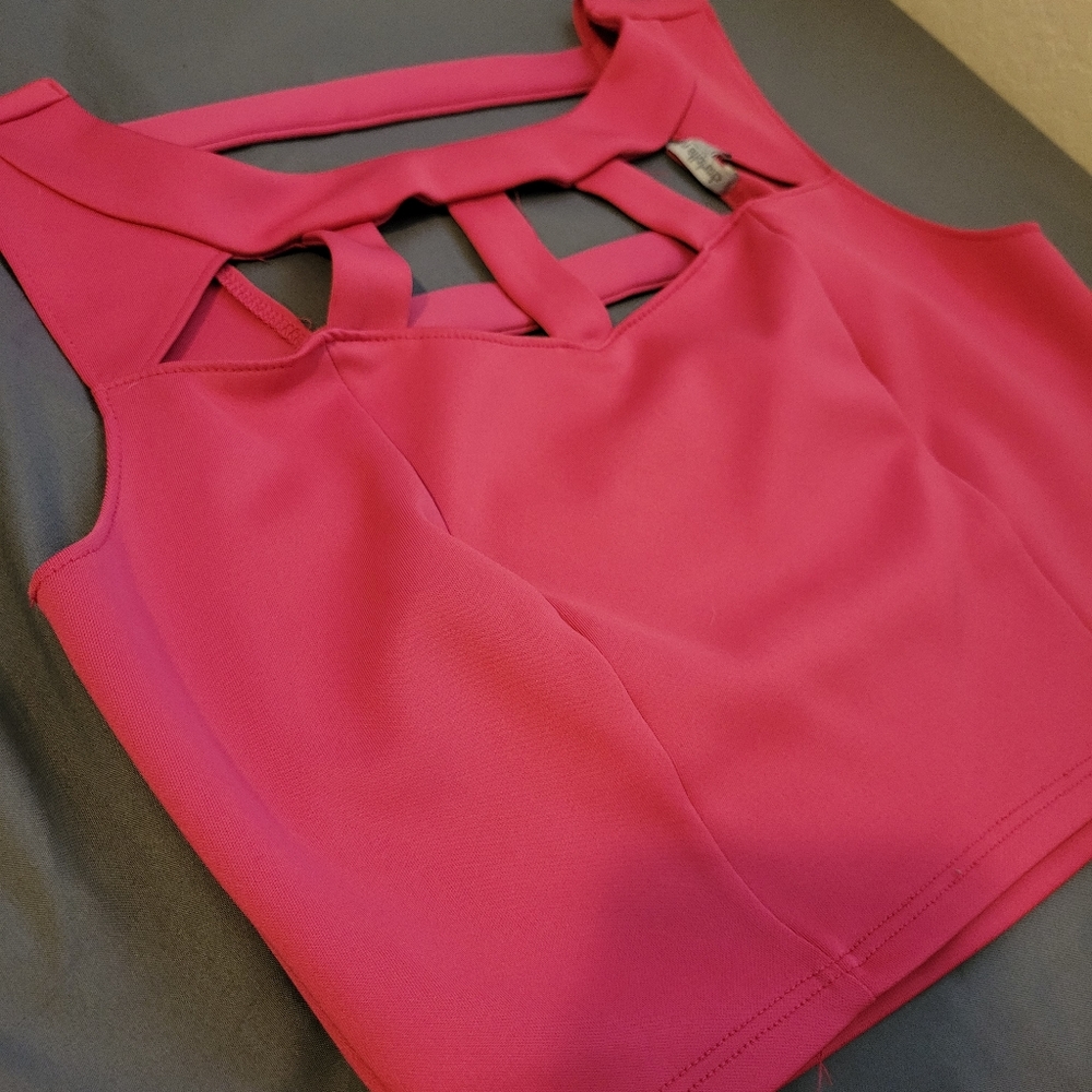 Women's pink cut-out crop top